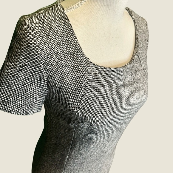 BCBGMaxAzria Black & White Tweed Scoopneck Short Sleeve
Mini Shift Dress Size M - Picture 13 of 13